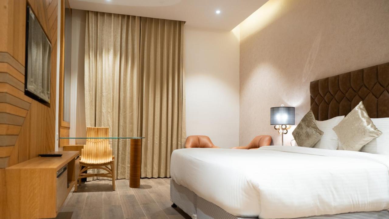 Clarks Inn Suites Kangra Zewnętrze zdjęcie