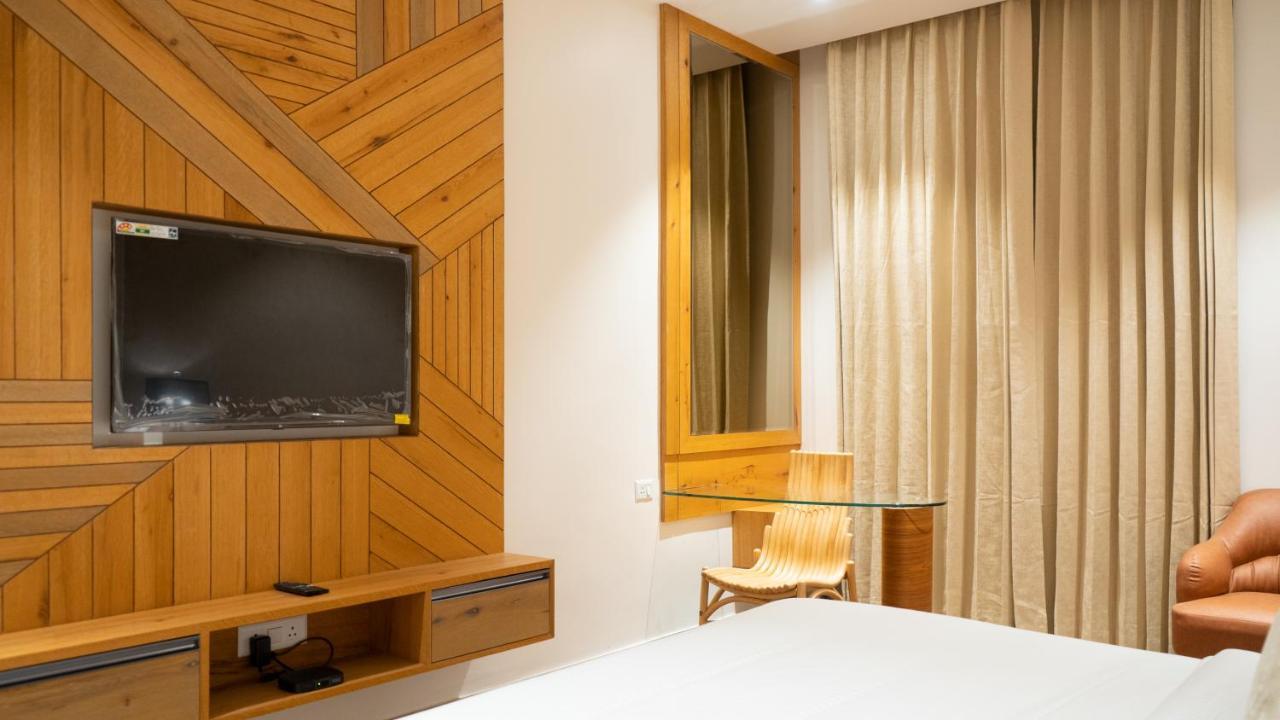 Clarks Inn Suites Kangra Zewnętrze zdjęcie