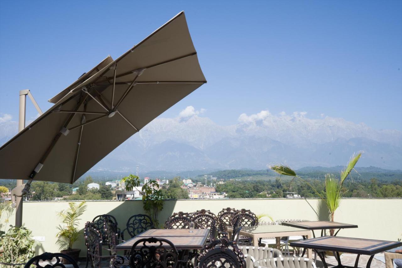 Clarks Inn Suites Kangra Zewnętrze zdjęcie