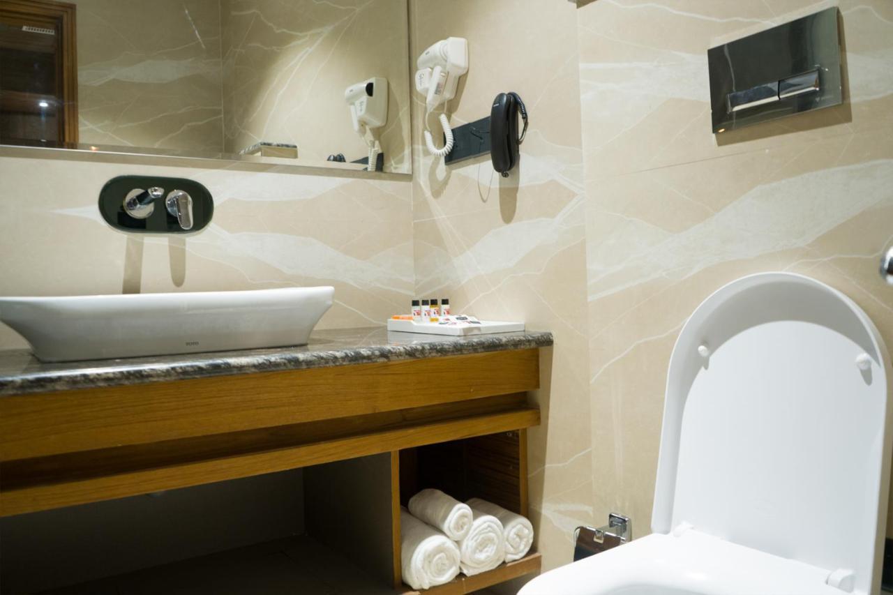 Clarks Inn Suites Kangra Zewnętrze zdjęcie