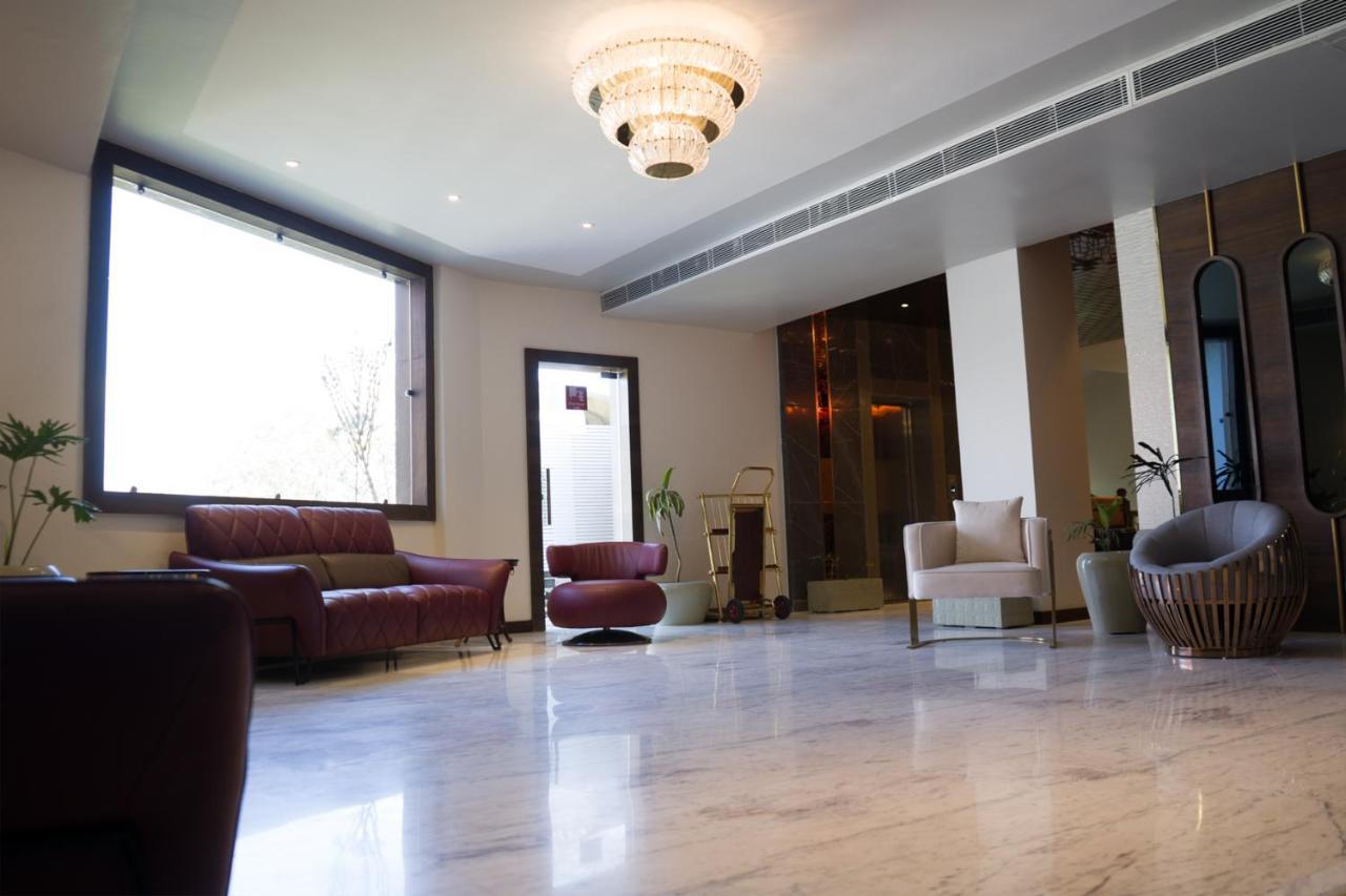 Clarks Inn Suites Kangra Zewnętrze zdjęcie