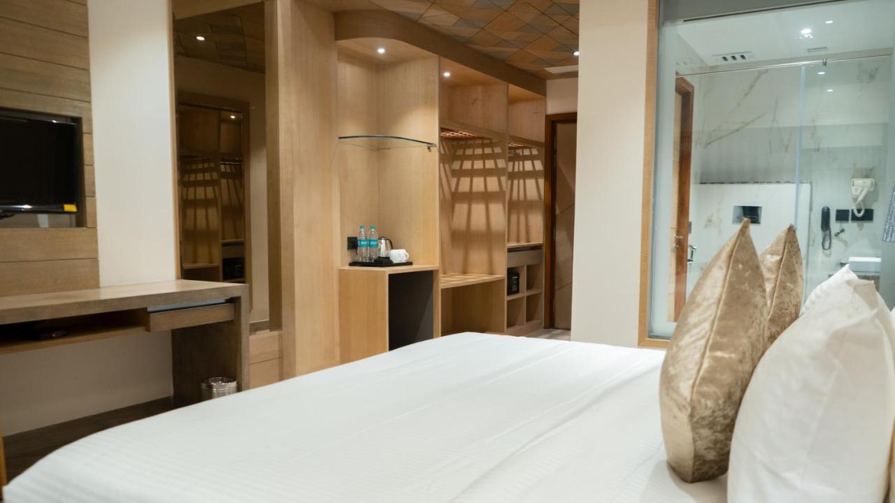 Clarks Inn Suites Kangra Zewnętrze zdjęcie