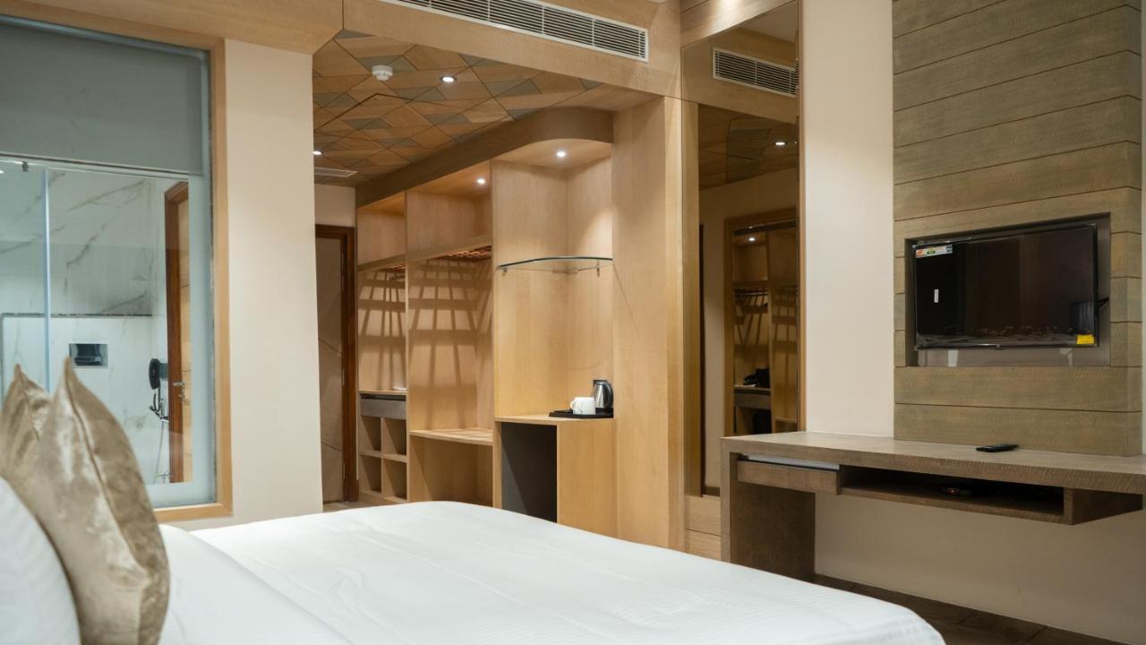 Clarks Inn Suites Kangra Zewnętrze zdjęcie