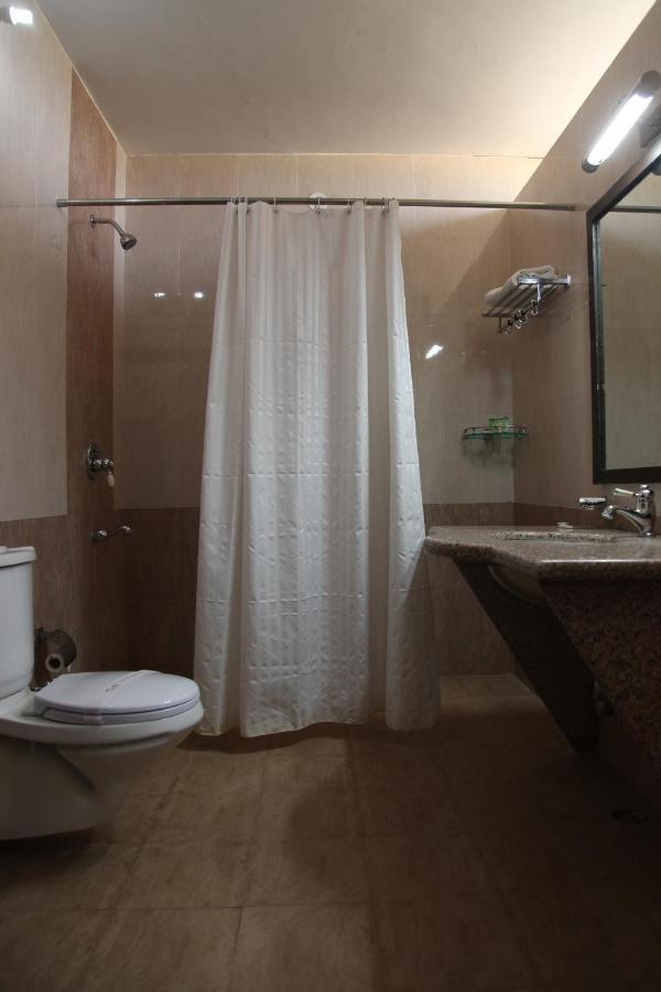 Clarks Inn Suites Kangra Zewnętrze zdjęcie